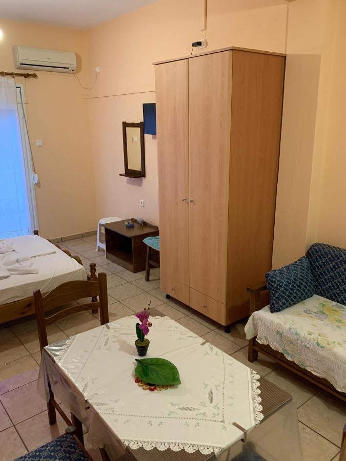 Kostas Rooms Votsi  외부 사진